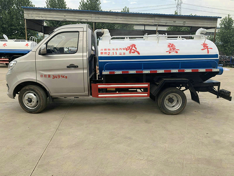 藍(lán)牌汽油版2方吸糞車(chē)