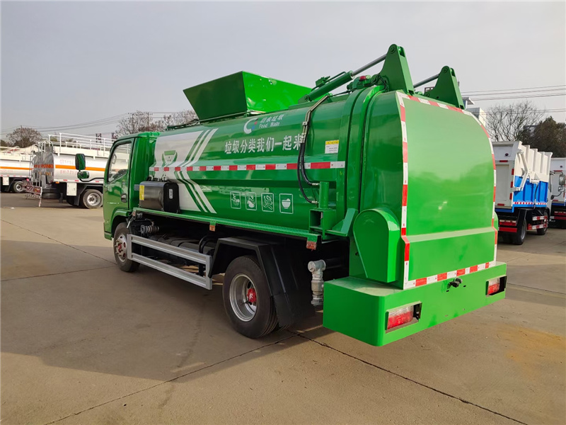 東風8方餐廚垃圾車(方罐)