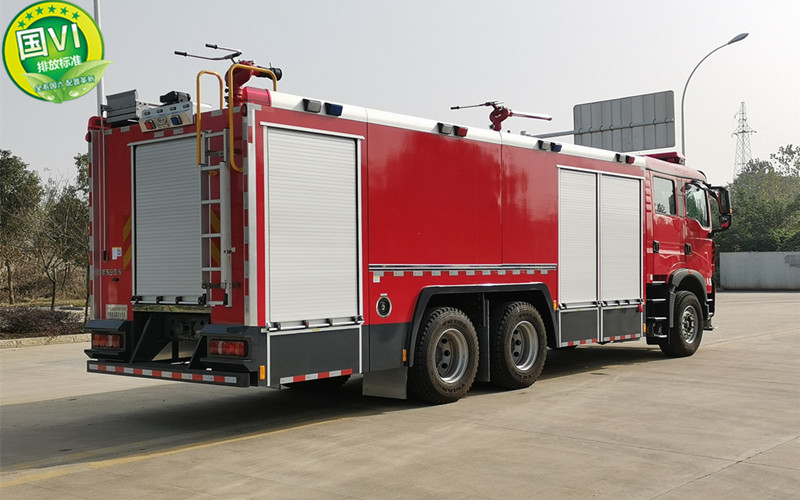 國(guó)六重汽12噸水泡沫干粉聯(lián)用消防車(chē)
