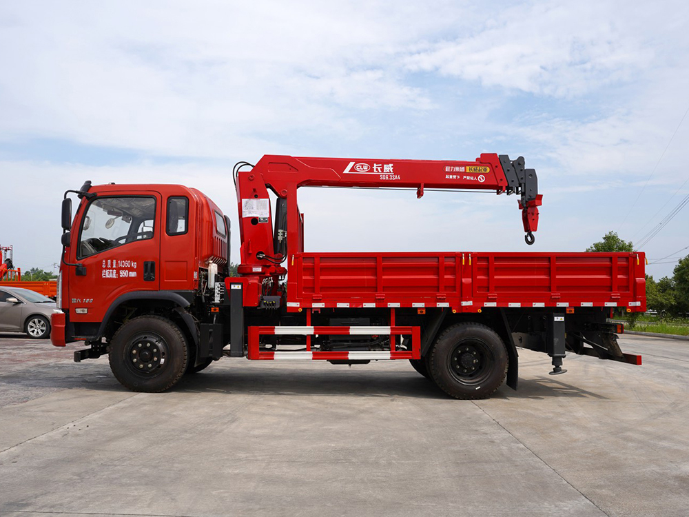 國六東風長威6.3噸四節(jié)直臂隨車吊